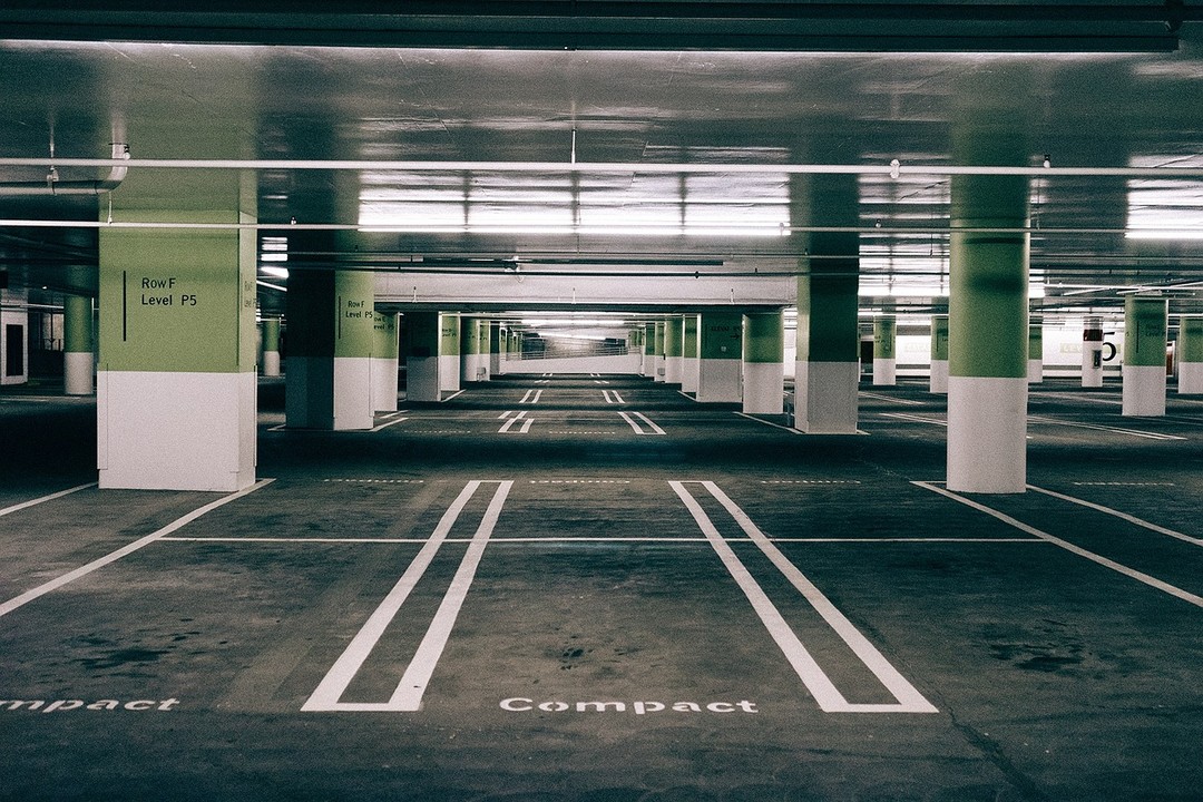 停車場。