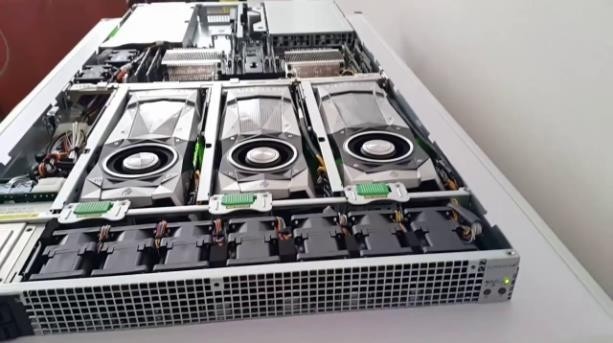 將GTX1080Ti放進伺服器。