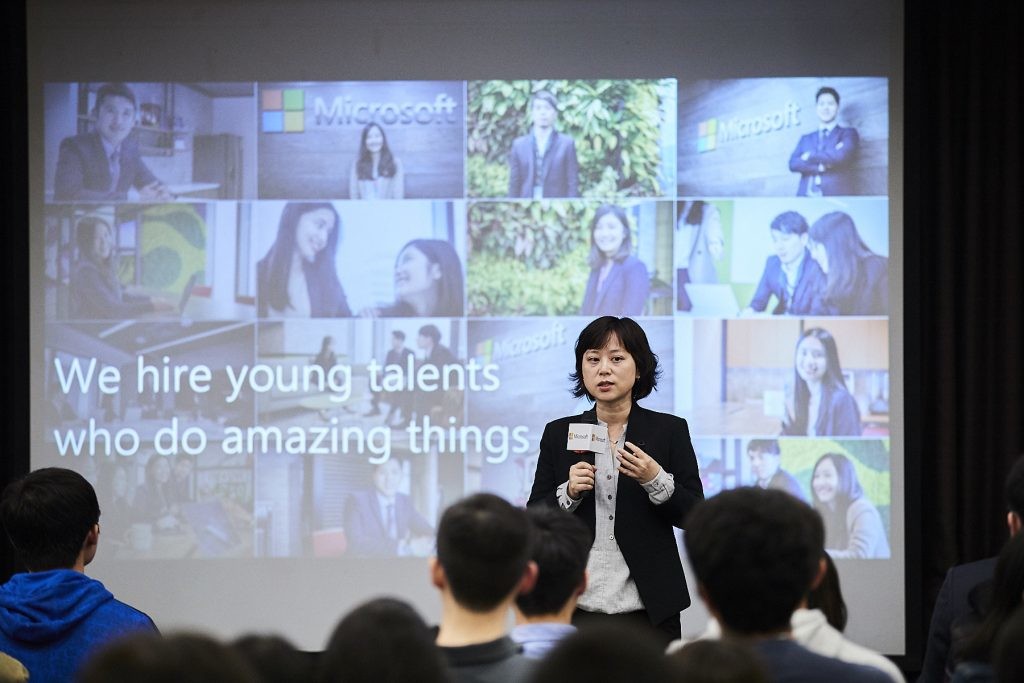 台灣微軟人資長 程曦建議，想要在職場上走得長久，保持成長性思維(Growth Mindset)、與時俱進是關鍵，職場上的生存優勢將無可限量。