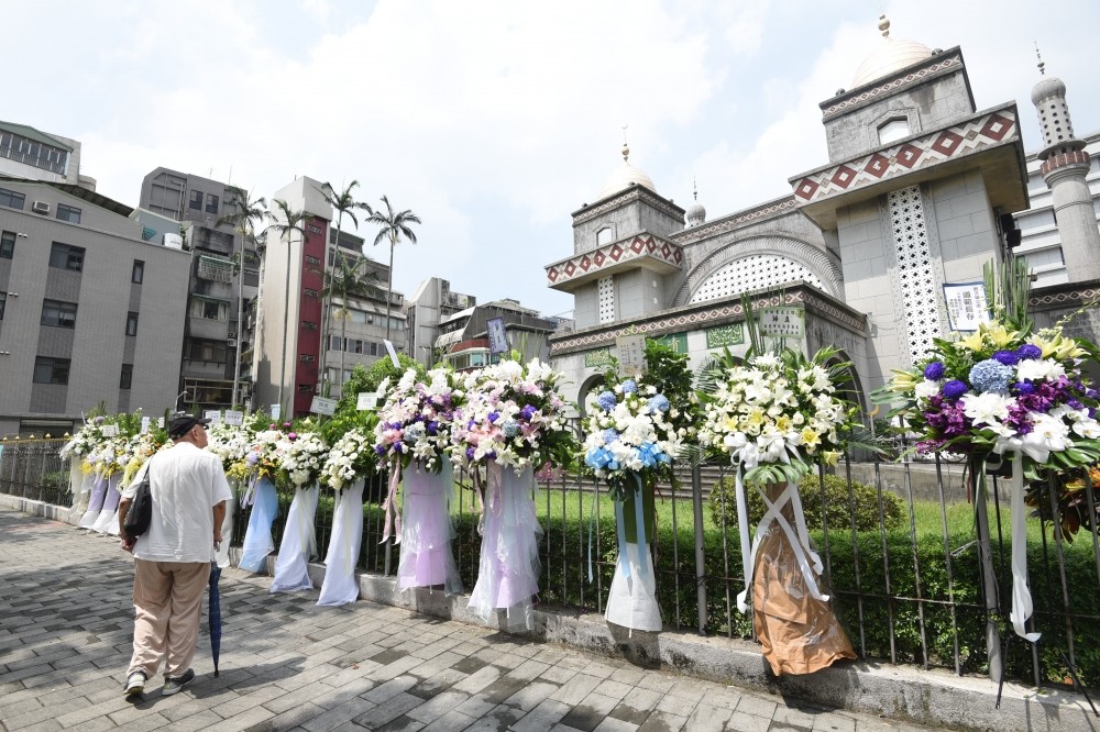 衛福部預告的「預立醫療決定書」草案,把個人希望的葬禮、喪禮儀式等項目納入「其他照護與善終選項」中,開放民眾自由選填。(攝影:葉信菉)