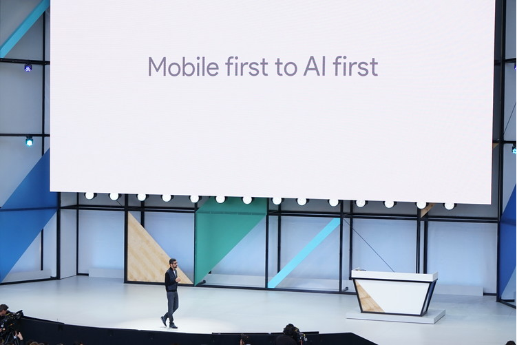 Google CEO 皮柴(Sundar Pichai )在去年的大會中,宣布Google要從「行動優先」走向「人工智慧優先」。