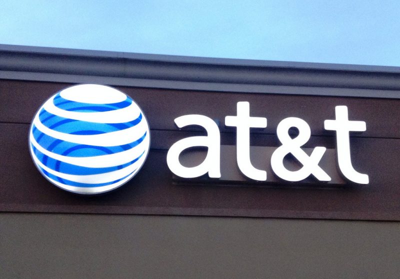 今年全球規模最大併購案：AT&T 斥資 854 億美元收購時代華納 | TechOrange 科技報橘