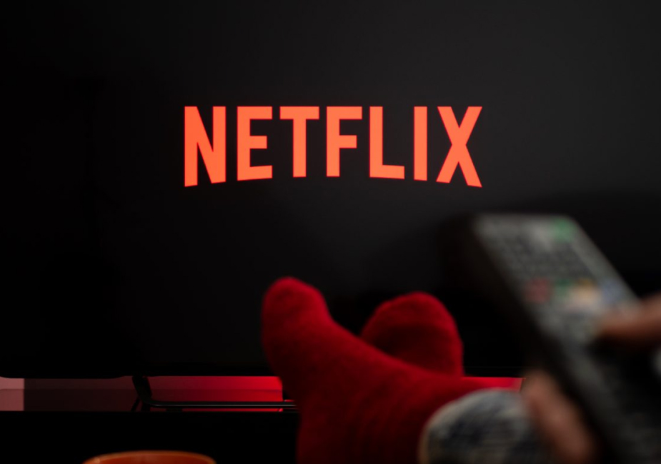 看 Netflix 1 小時，碳排量跟搭高鐵一樣！教你追劇同時減碳
