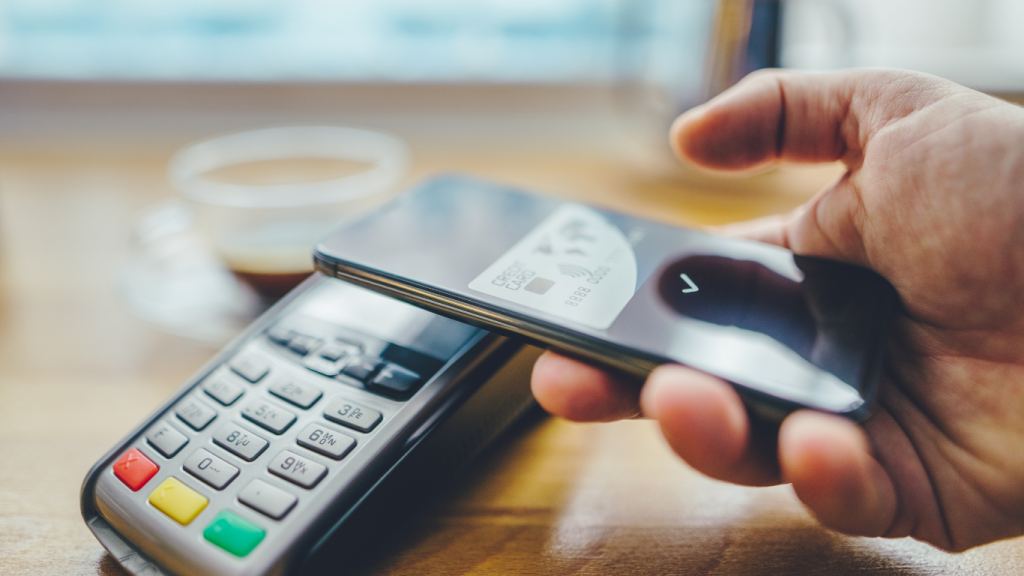 a user using Apple pay