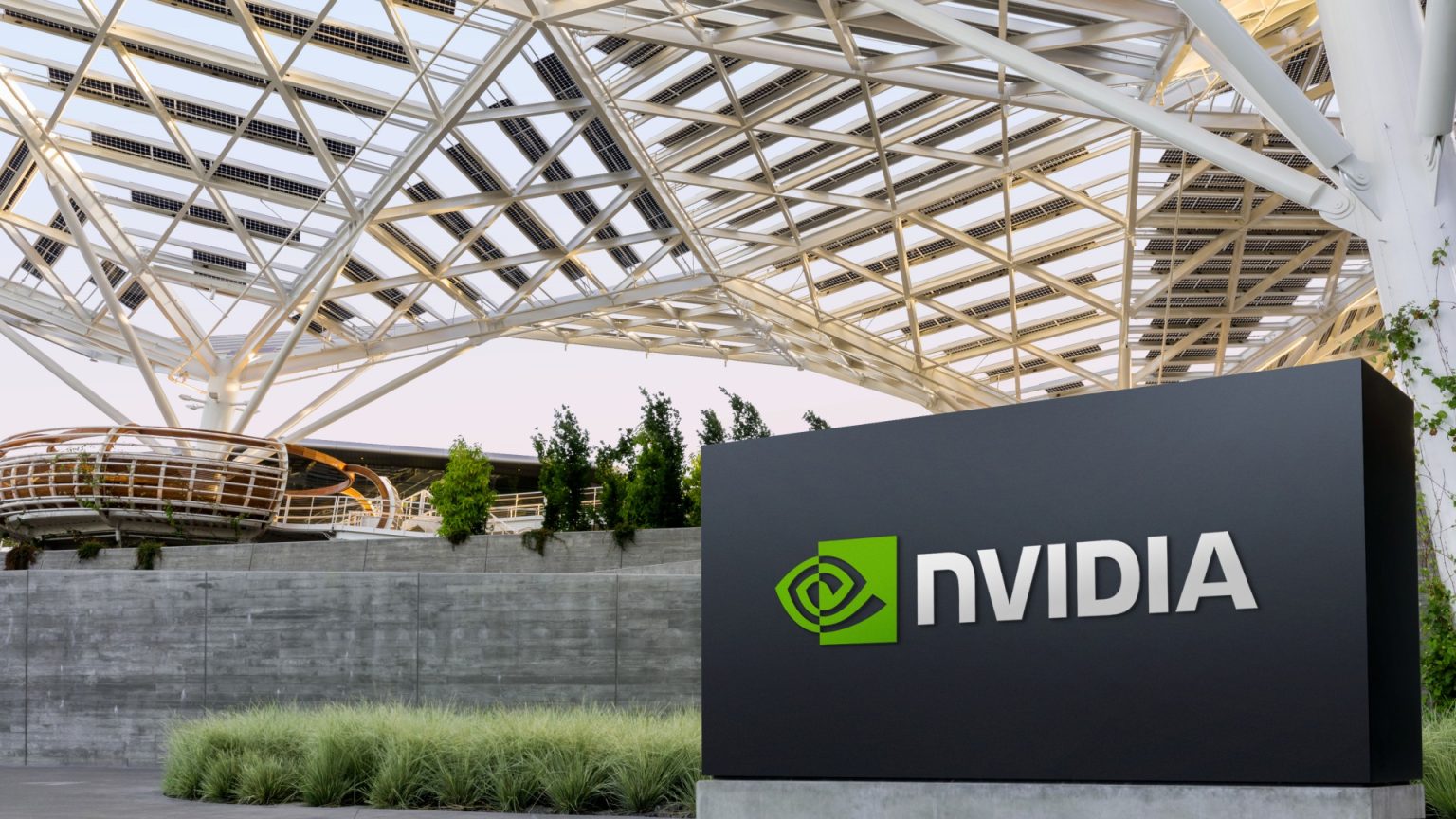 【4/24 快訊 Top 5】直接從經銷商下單進貨！無視美國禁令，NVIDIA 高階 AI 晶片仍然流入中國 | TechOrange 科技報橘