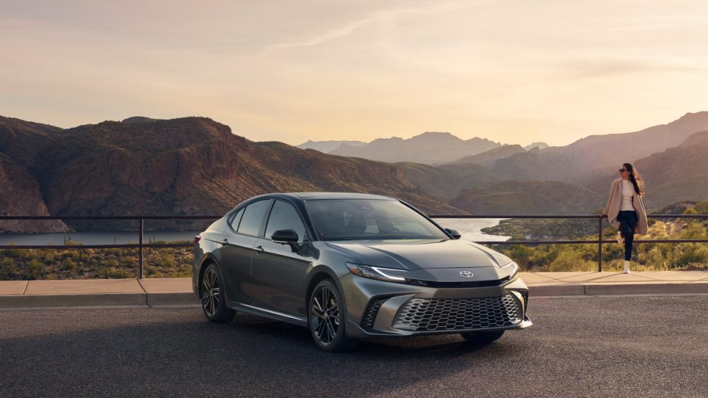 2025 年式 TOYOTA Camry 於美國並不提供純汽油版本。
