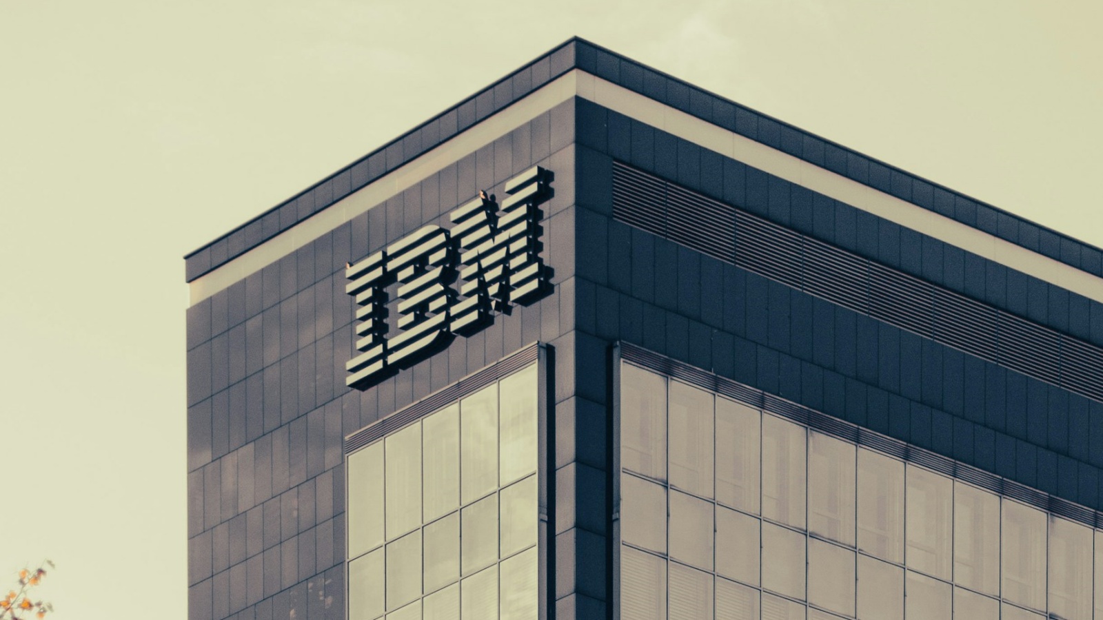IBM、裁員、保密協定