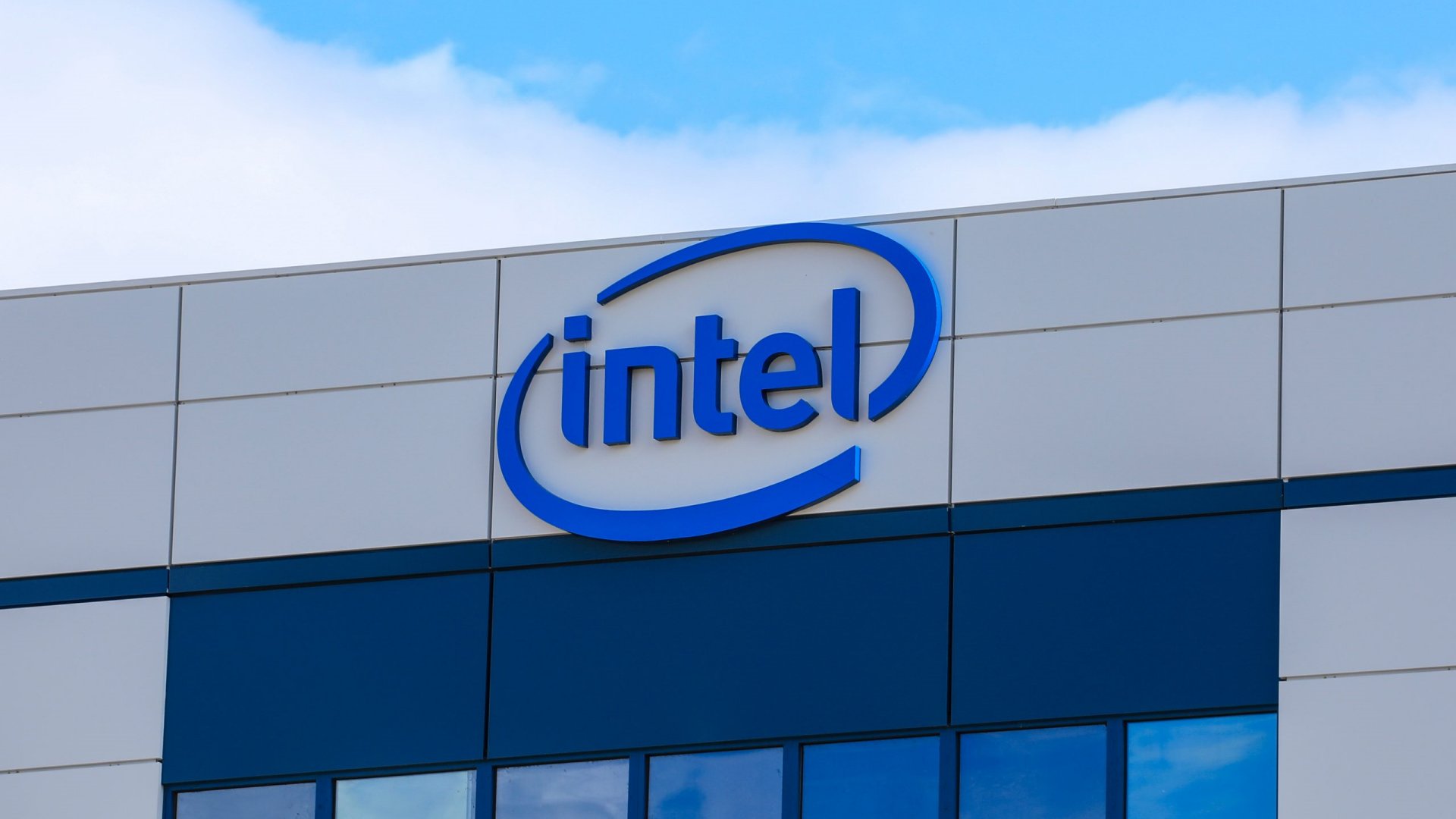 全球只剩台積電、三星能買 Intel，封裝技術互補只差美國開綠燈