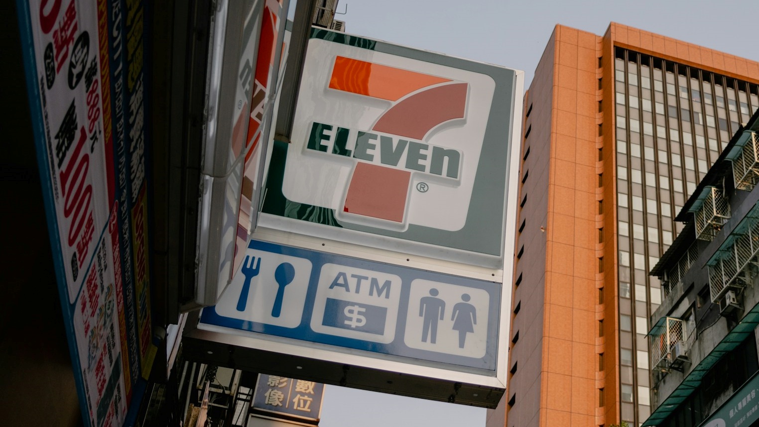 7-11 開滿全台線上營收卻不到 0.5%，統一要用 AI 拚數位經濟