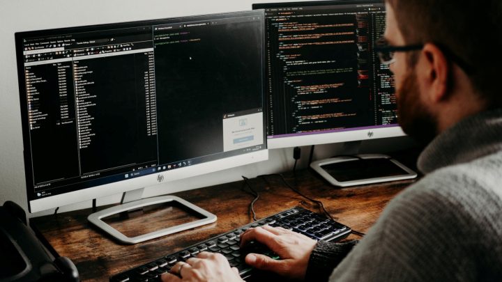 行銷團隊一夜變成軟體工程師，企業 AI 轉型 0 經驗也能寫程式