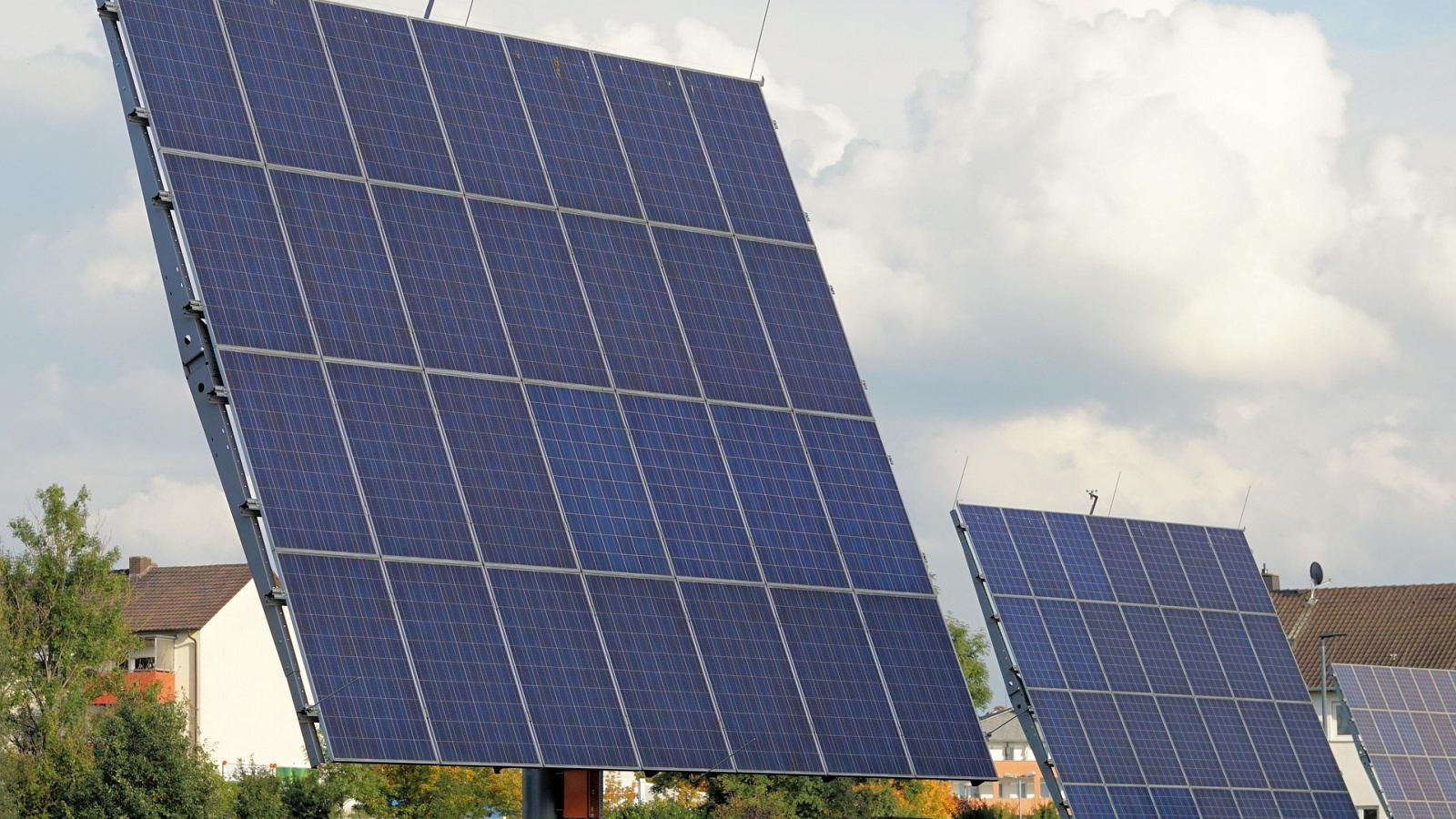大買 400MW 綠電供應 AI 運算，微軟為什麼選擇太陽能？