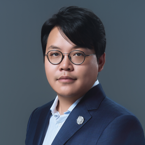 王韋仁 肆佳科技 CEO 、八拍子 CIO