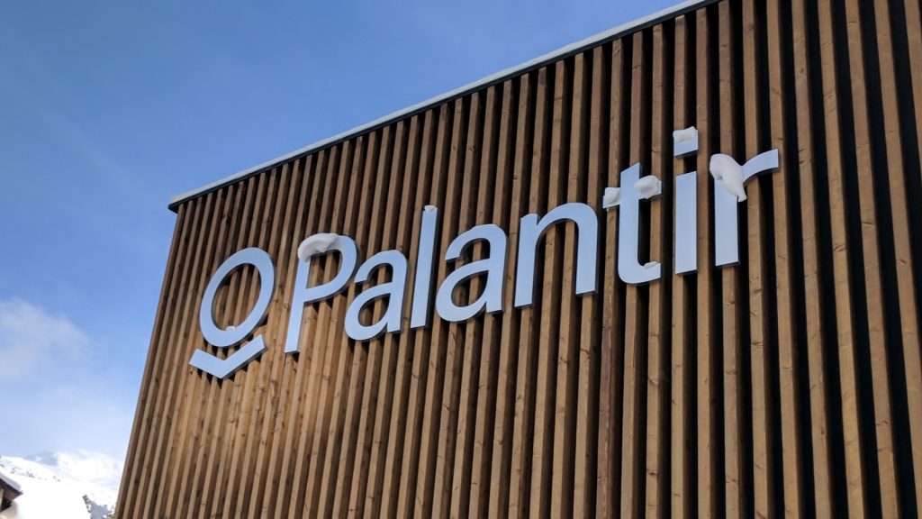 Palantir 已成「科技新創黑手黨」！從國防到數據分析，離職員工開枝散葉重塑矽谷生態