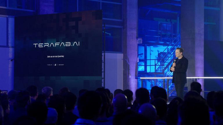 Tearfab 為何馬斯克要蓋「一條龍」的 AI 晶片廠?拆解 Terafab 從地面到太空算力的垂直整合布局 | TechOrange 科技報橘