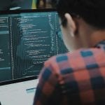 AI 讓軟體工程師產出翻 3 倍,但企業缺乏「產品建構者」工程師要懂客戶還得扎穩基礎