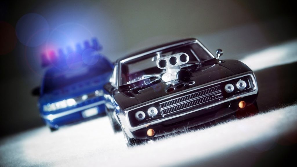 未來的自動駕駛警車能代替警察開罰單，必要時還可以「隱身」