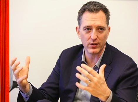 Scott Rigby 【專訪 Adobe 數位化轉型總監 Scott Rigby 】在 AI 普及化的世界,你不需要一個博士學位就可以使用 AI ...