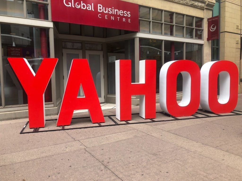 yahoo service close